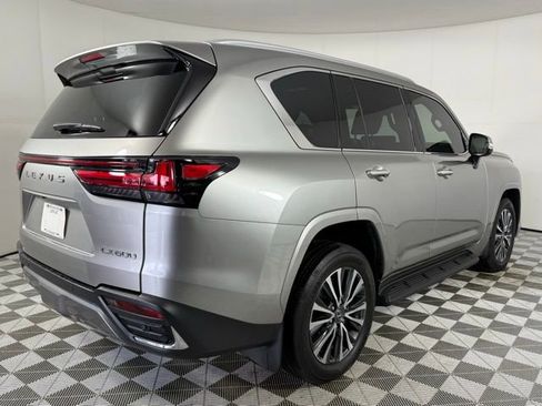 Used 2024 Lexus LX 600 4WD w/ Premium Package image 3