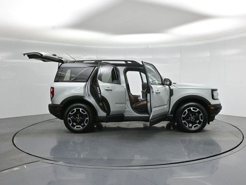 Used 2022 Ford Bronco Sport Outer Banks w/ Tech Package AWD/4WD image 5