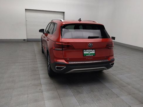 Used 2022 Volkswagen Taos SE w/ Panoramic Sunroof Package image 5