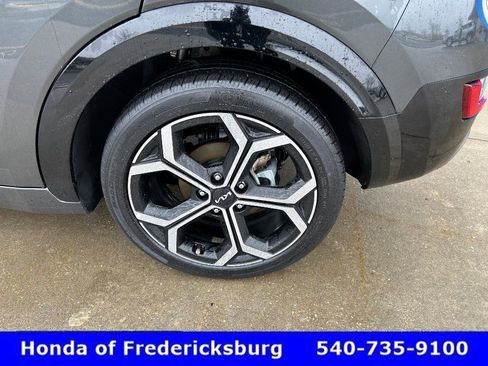 Used 2023 Kia Niro SX Touring image 11