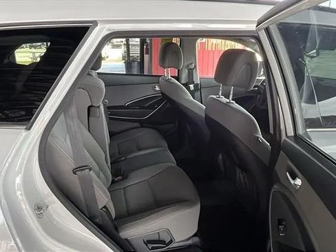 Used 2018 Hyundai Santa Fe SE FWD image 6