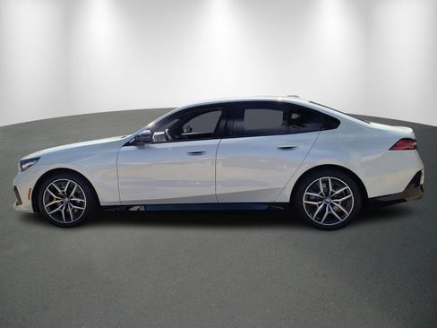 Used 2025 BMW i5 M60 w/ Premium Package image 4