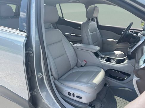 Used 2023 GMC Acadia SLT w/ Preferred Package FWD image 33