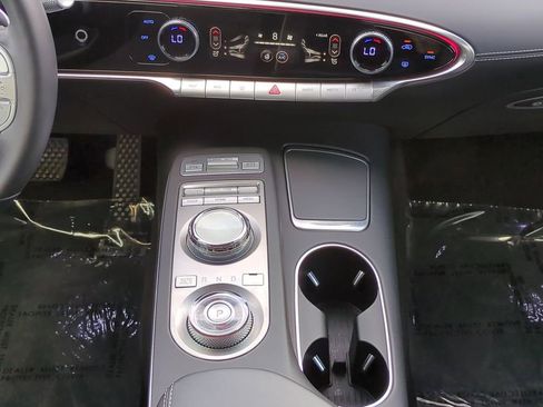 Used 2024 Genesis GV70 2.5T w/ Advanced Package image 18
