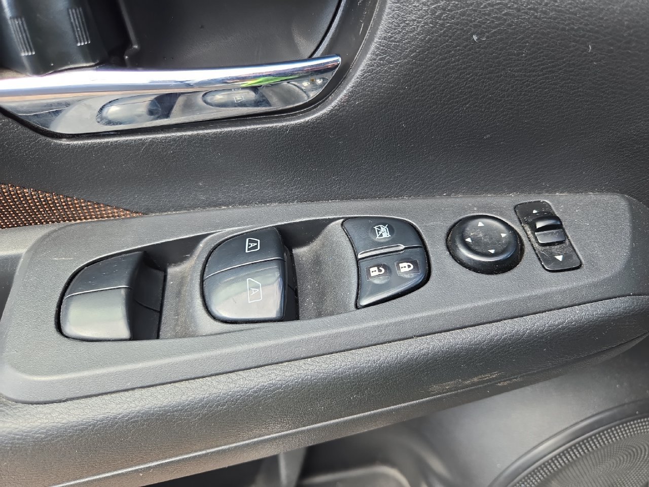 Used 2022 Nissan Kicks SR FWD image 19