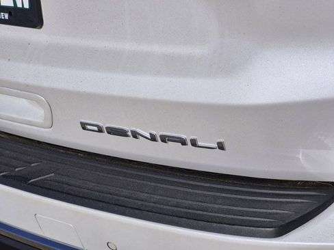 Used 2021 GMC Yukon Denali w/ Denali Premium Package AWD/4WD image 9