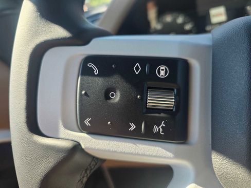 New 2026 Land Rover Defender 110 X-Dynamic SE AWD/4WD image 32