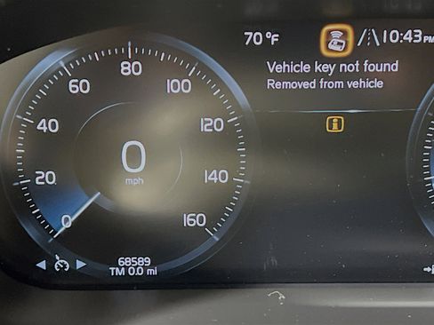 Used 2021 Volvo XC60 T5 Momentum image 22