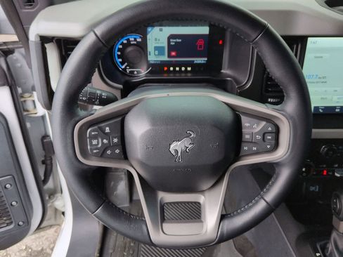 Used 2023 Ford Bronco Badlands image 20