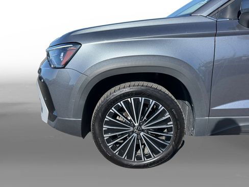 Certified 2025 Volkswagen Taos SE w/ Panoramic Sunroof Package FWD image 9