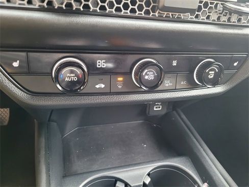 Certified 2024 Honda HR-V Sport image 19