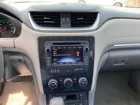 Used 2017 Chevrolet Traverse LT w/ Style and Technology Package FWD image 15