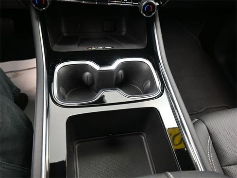 Used 2025 Chevrolet Traverse LT image 11