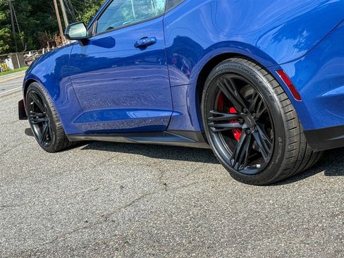 Used 2022 Chevrolet Camaro ZL1 RWD image 22