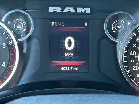 Used 2024 RAM 2500 Tradesman w/ Chrome Appearance Group image 25