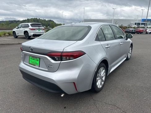 Used 2025 Toyota Corolla XLE FWD image 7