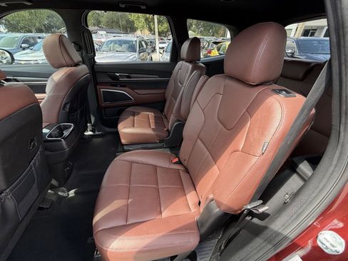 Certified 2023 Kia Telluride EX w/ EX Captain's Chair Package FWD image 13