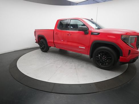Used 2025 GMC Sierra 1500 Elevation image 13