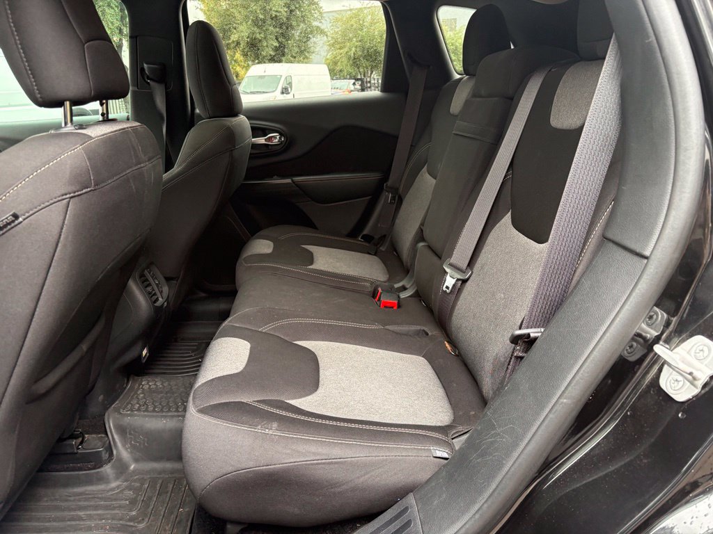 Used 2014 Jeep Cherokee Latitude w/ Trailer Tow Group AWD/4WD image 10