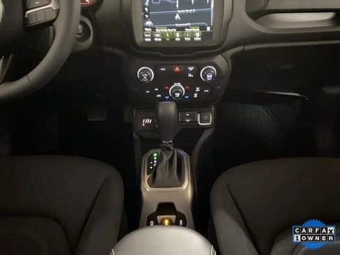 Used 2022 Jeep Renegade Latitude image 12