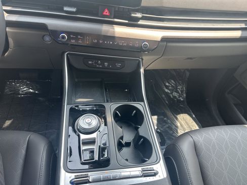 New 2025 Kia Carnival SX FWD image 22