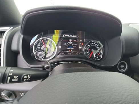 Used 2022 RAM 1500 Big Horn AWD/4WD image 2