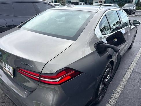 Used 2024 BMW i5 eDrive40i w/ M Sport Package RWD image 11