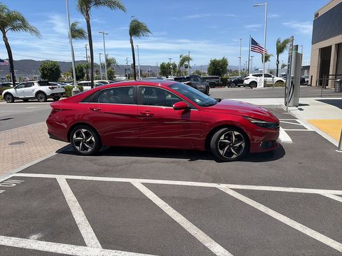 Certified 2023 Hyundai Elantra Limited w/ Preferred Accessory Package FWD image 7