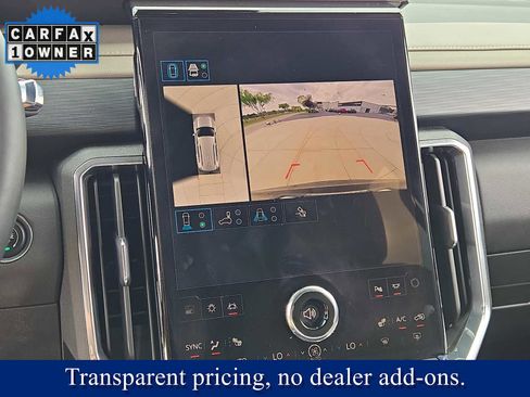 Used 2026 GMC Acadia Elevation w/ Elevation Premium Package FWD image 29