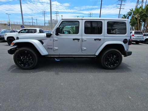 Used 2024 Jeep Wrangler Unlimited Sahara AWD/4WD image 8