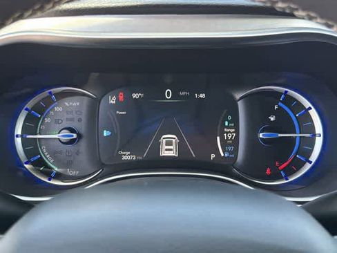 Used 2022 Chrysler Pacifica Limited w/ Uconnect Theater Family Group FWD image 27