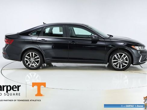 Used 2025 Volkswagen Jetta SE w/ Sunroof Package FWD image 10