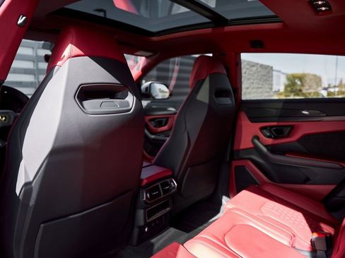 Used 2024 Lamborghini Urus S AWD/4WD image 39