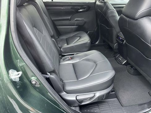Used 2024 Toyota Highlander XLE image 46