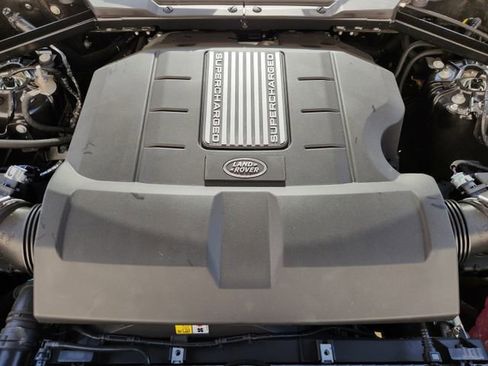 Used 2024 Land Rover Defender 110 SE image 30