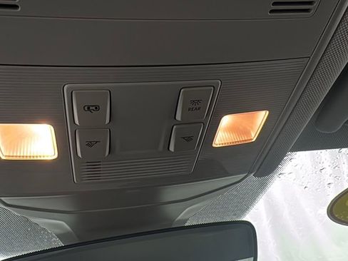 Used 2024 Volkswagen Jetta SE image 29