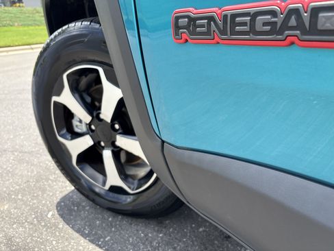 Certified 2022 Jeep Renegade Trailhawk AWD/4WD image 12