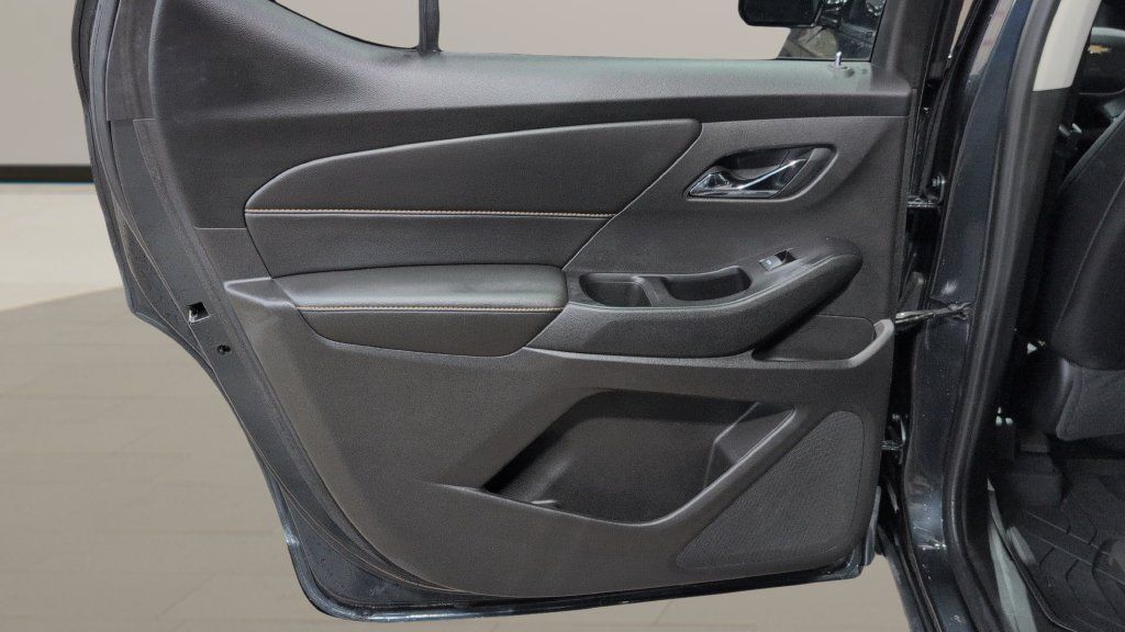 Used 2019 Chevrolet Traverse LT w/ LPO, Black Accent Package AWD/4WD image 18