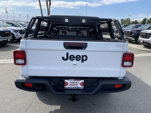 Used 2024 Jeep Gladiator Sport AWD/4WD image 31