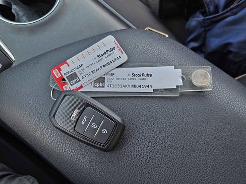 Used 2022 Toyota Camry LE image 32