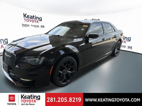 Used 2023 Chrysler 300 Touring L RWD image 7