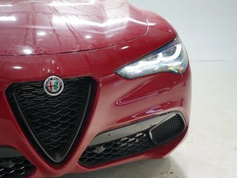 New 2025 Alfa Romeo Stelvio Sprint image 9