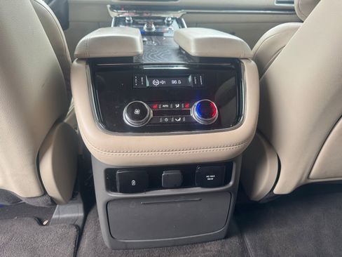 Used 2021 Lincoln Navigator Reserve w/ Luxury Package image 10