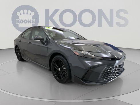 Used 2025 Toyota Camry SE FWD image 2