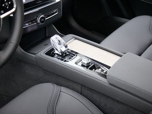 Used 2025 Volvo XC90 B6 Core w/ Protection Package image 16