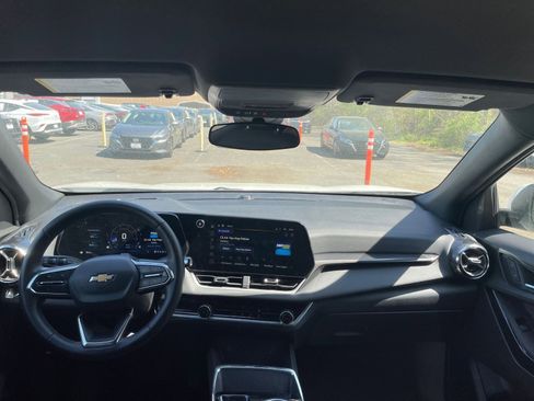 Used 2025 Chevrolet Equinox LT image 32