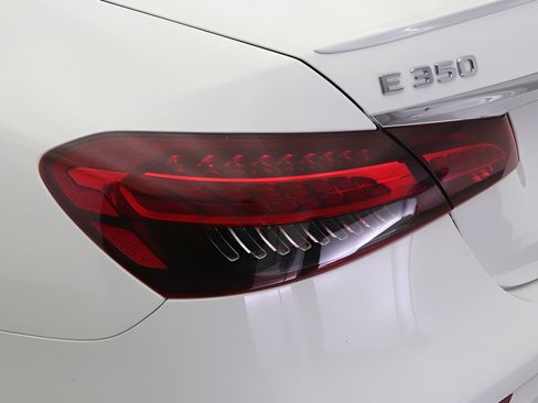 Used 2022 Mercedes-Benz E 350 Sedan image 18