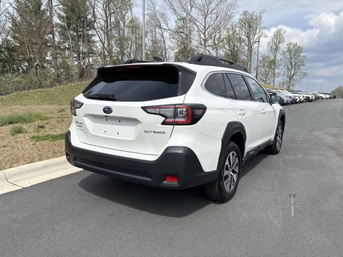 Certified 2025 Subaru Outback Premium AWD/4WD image 9