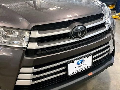 Used 2019 Toyota Highlander LE AWD/4WD image 30