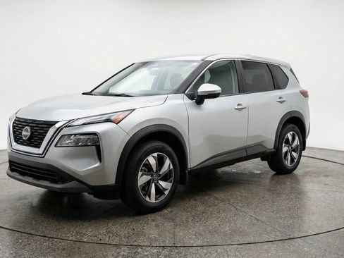 Used 2025 Nissan Rogue SV AWD/4WD image 3